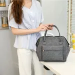 sac à main gris pour repas