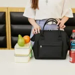 sac à main noir multifonction
