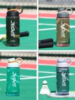 bouteille transparente avec filtre pour boissons sportives
