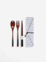 couvert en bois foncé asiatique