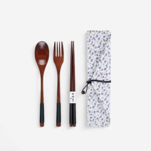 couvert en bois foncé asiatique