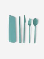 ensemble de couverts en bois naturel