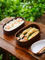 plat en bois pour déjeuner