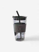 tasse à café en verre avec paille intégrée