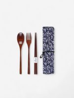 ustensile de cuisine en bois foncé